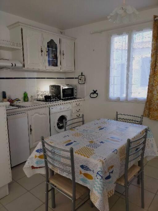 Maison Au Coeur De Saint-Gilles L'Inattendue ภายนอก รูปภาพ