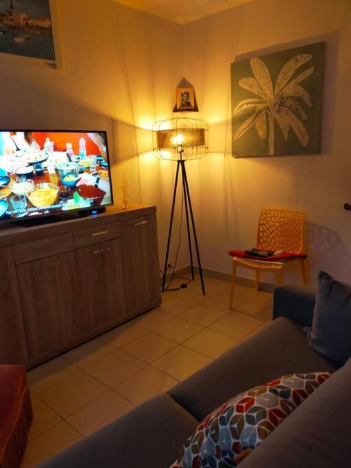 Maison Au Coeur De Saint-Gilles L'Inattendue ภายนอก รูปภาพ